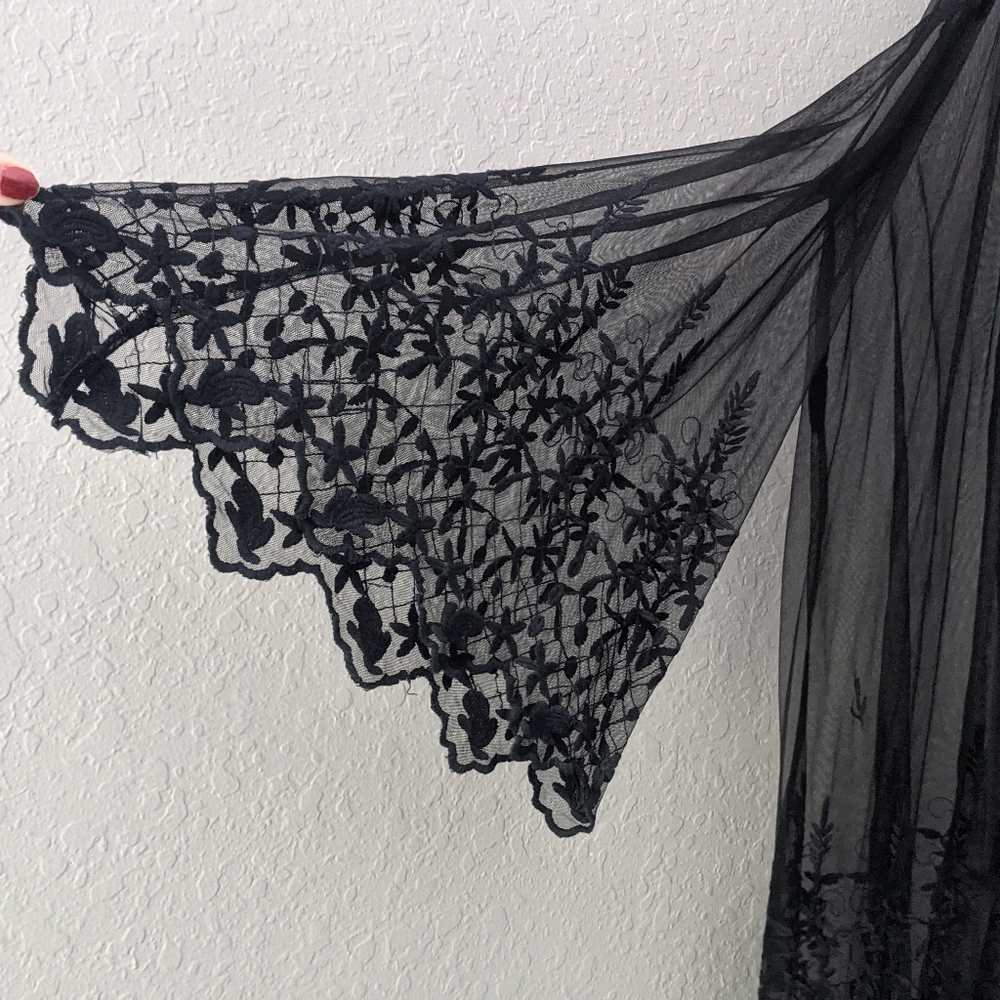 Boohoo Tie Black Lace Kimono w/ Bat Sleeve Detail